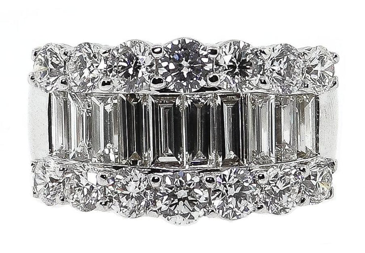 4.34ct 18k White Gold Round & Baguette Band