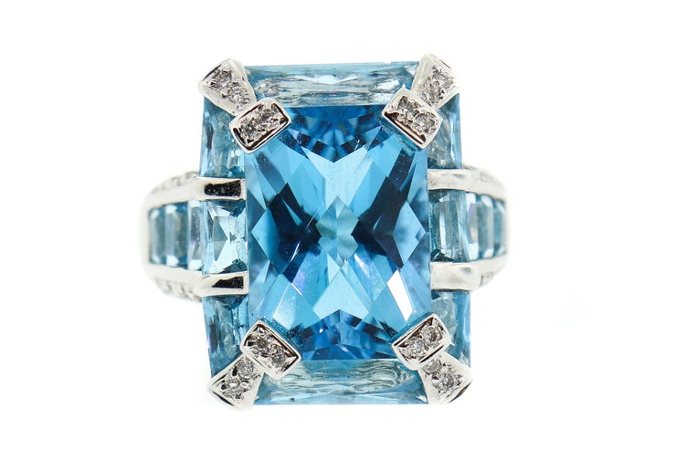 18k Gold Blue Topaz ring with diamonds